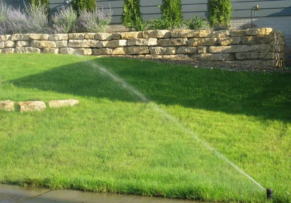 Top-rated yard maintenance in Sioux Falls, SD by Ultimate Turf