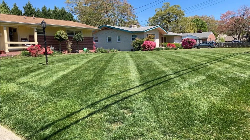 Local lawn mowing service experts serving Newport News, VA - Umsteads Lawncare