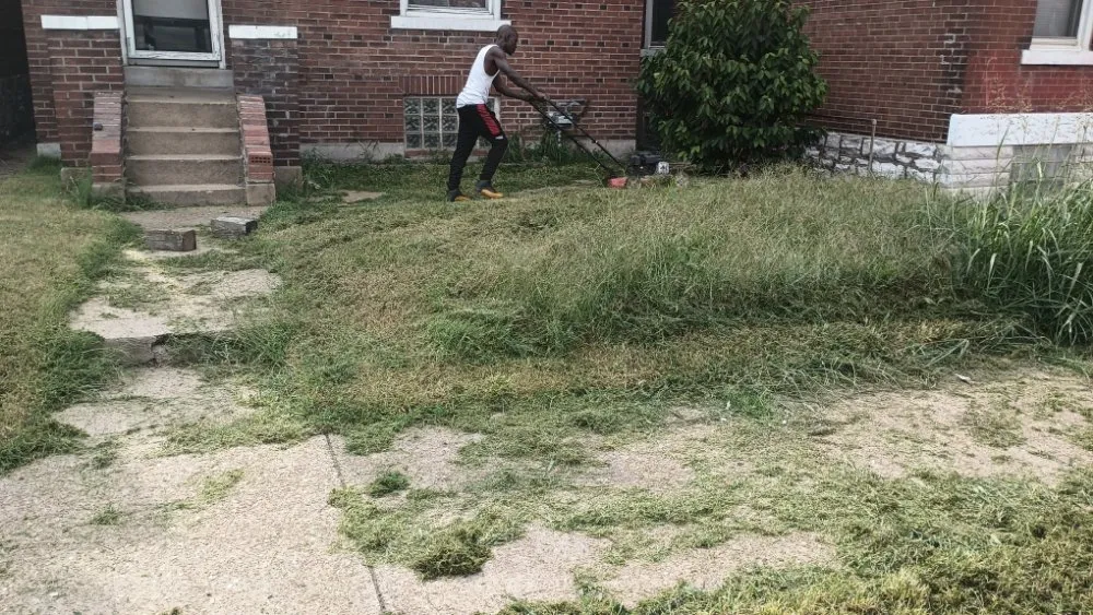 Local garden landscaping for beautiful yards in St. Louis, MO by Uncle Carl's Lawncare Service