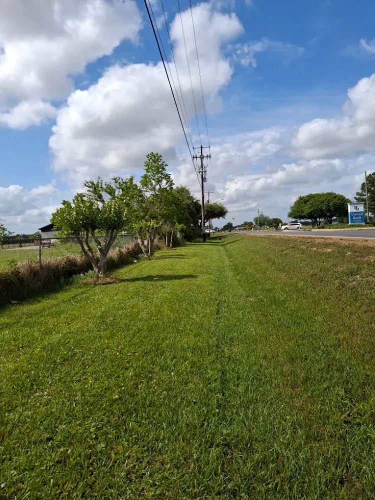 Custom landscape installation in Foley, AL - Uncle Duffy's Lawn Care