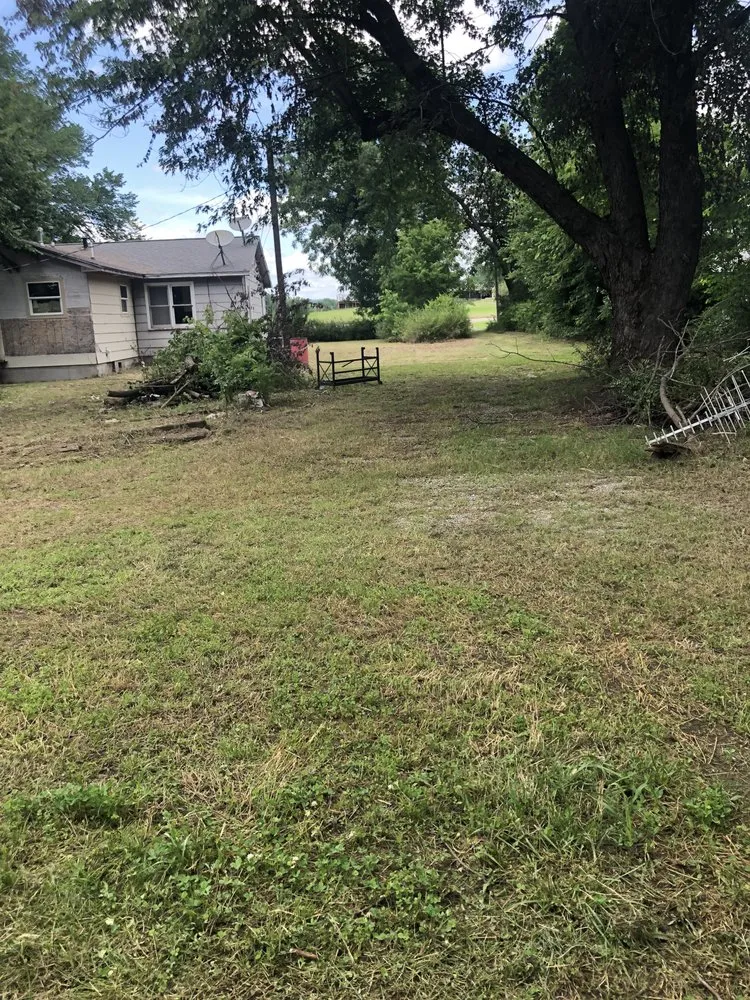 Professional yard cleanup service for beautiful yards across Fort Gibson, OK - Undercutter Power Washing And Landscaping
