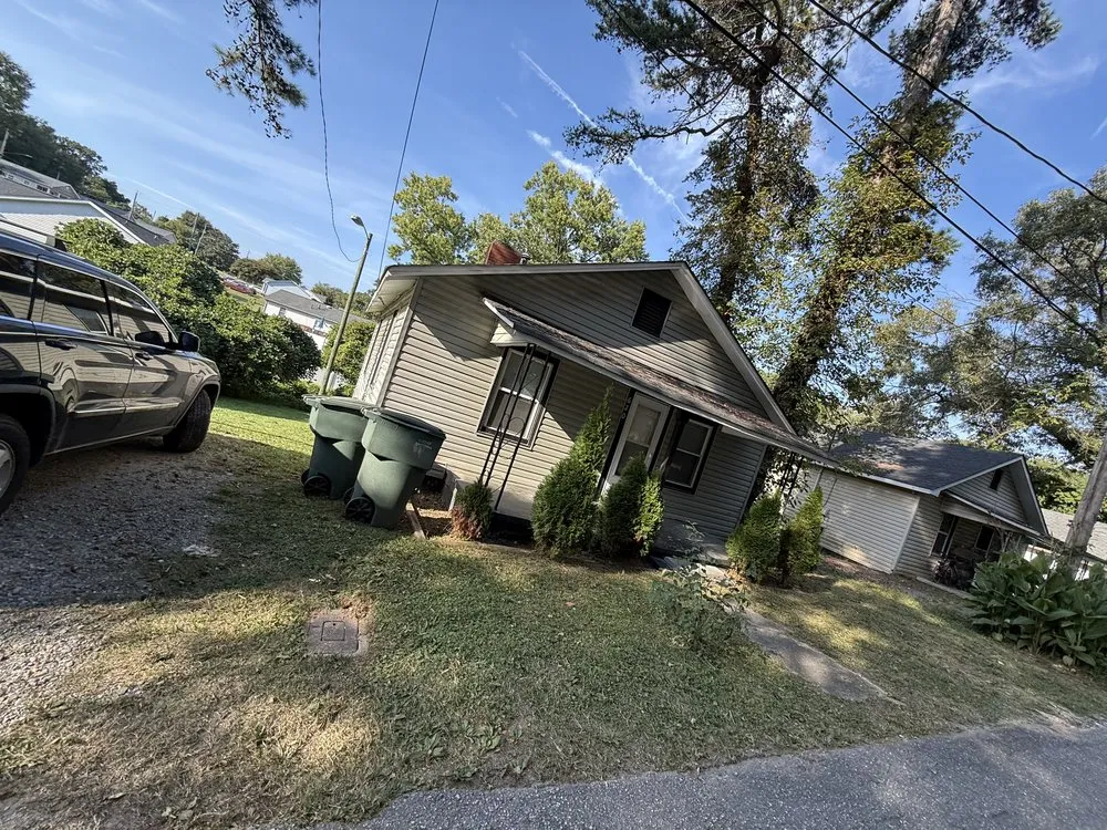 Local lawn care service experts serving Charlotte, NC - Underdog Landscaping