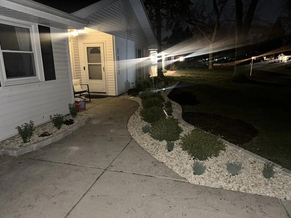 Professional landscape design for homes in Chicago, IL by Unikstone Hardscape