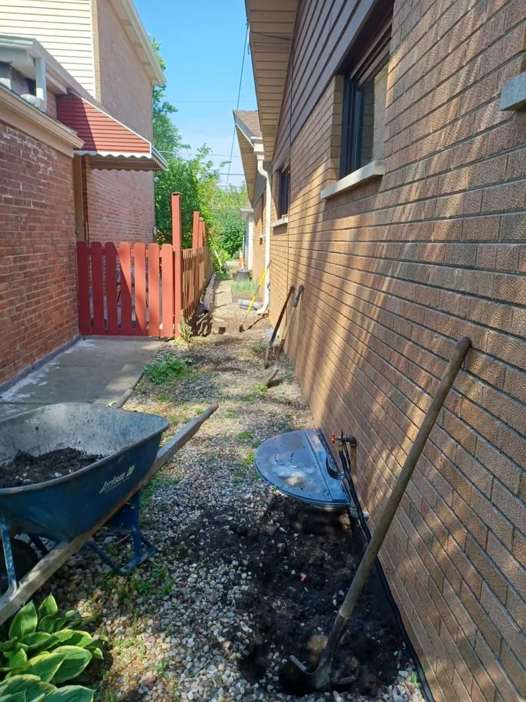 Local yard cleanup service experts serving Chicago, IL - Unikstone Hardscape