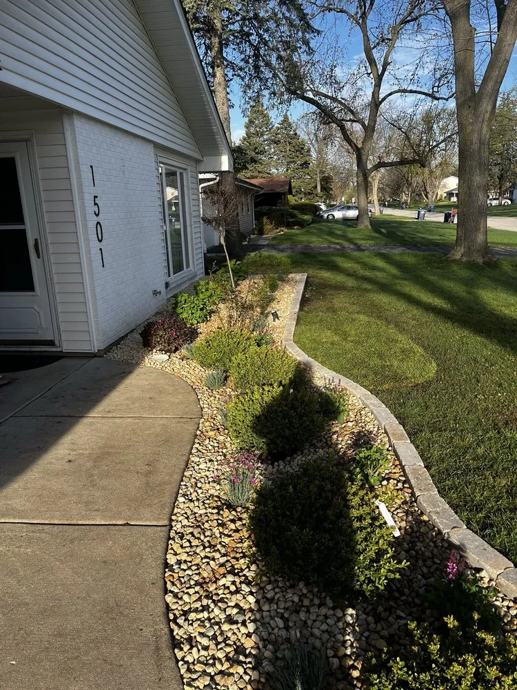 Top-rated landscape installation with custom design in Chicago, IL by Unikstone Hardscape
