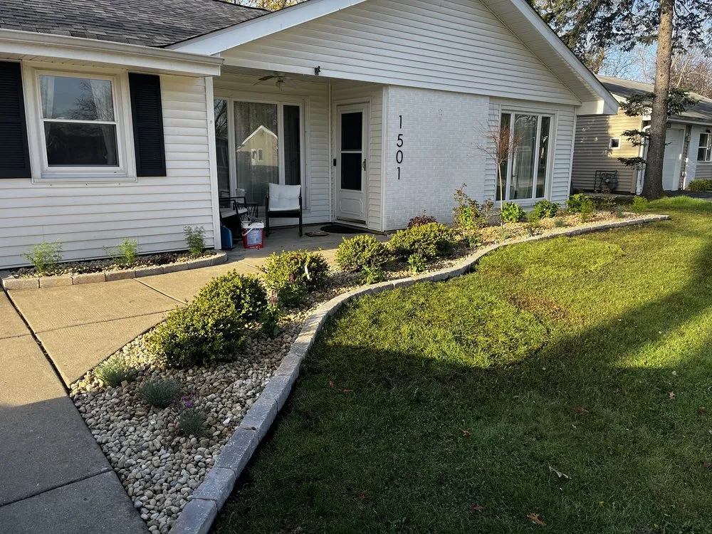 Local garden landscaping in Chicago, IL by Unikstone Hardscape