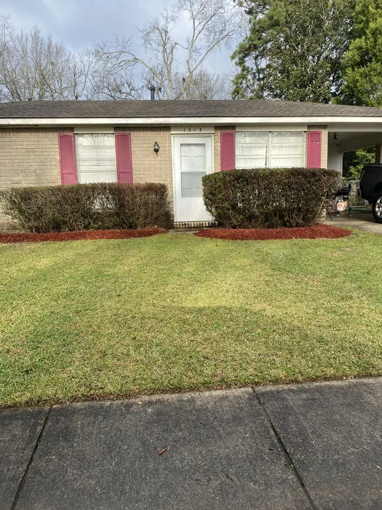 Local lawn care service in Baton Rouge, LA by Unique Design Services