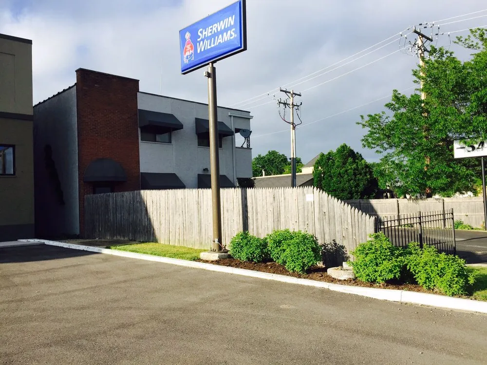 Custom yard maintenance in Waukegan, IL by Unique Green Cuts Landscape & Design