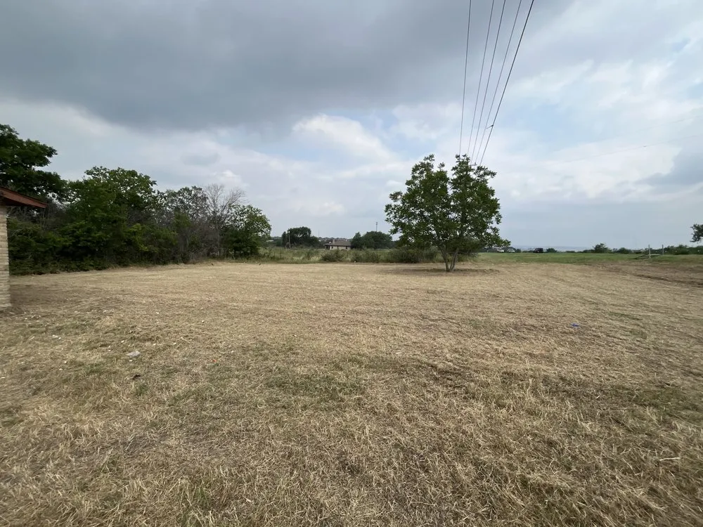 Expert lawn mowing service experts serving San Antonio, TX - Unique Landscaping