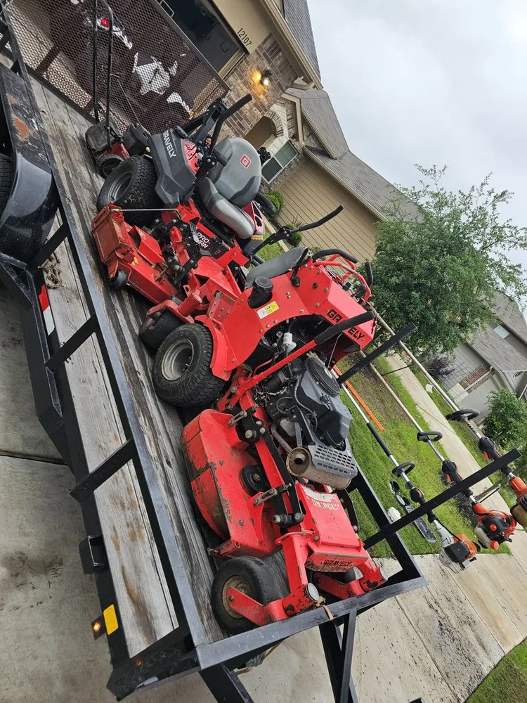 Expert landscape design with custom design in Manor, TX by Unique Lawn Care & Fence