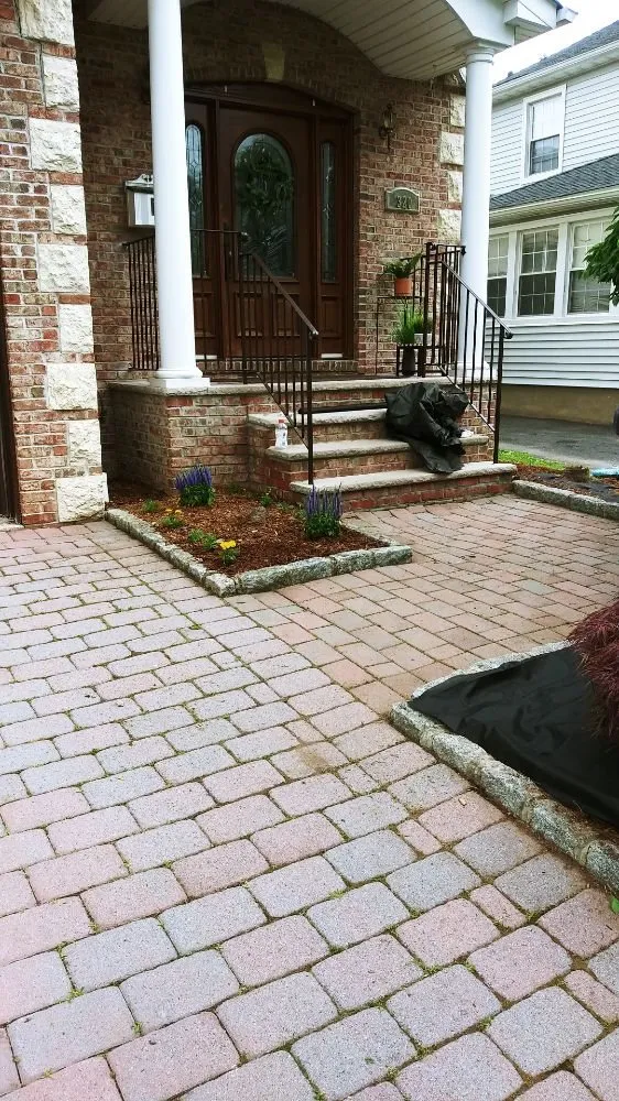 Custom garden landscaping in Lodi, NJ - Unique Lawn n Landscaping