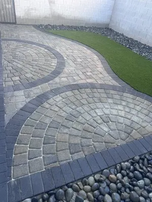 Unique Pavers Logo