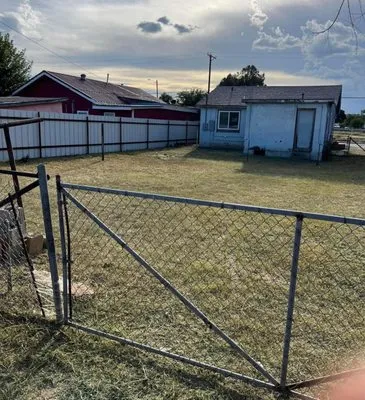 Unique Touch Landscaping Logo