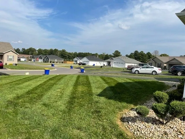 Local lawn mowing service in Franklin, KY by United Contracting Lawn Care