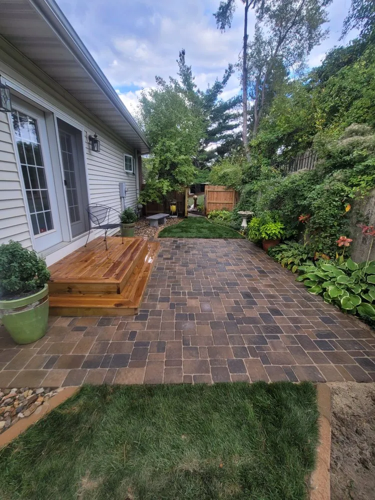 Professional outdoor landscaping in Cedar Rapids, IA - United Grading And Landscaping