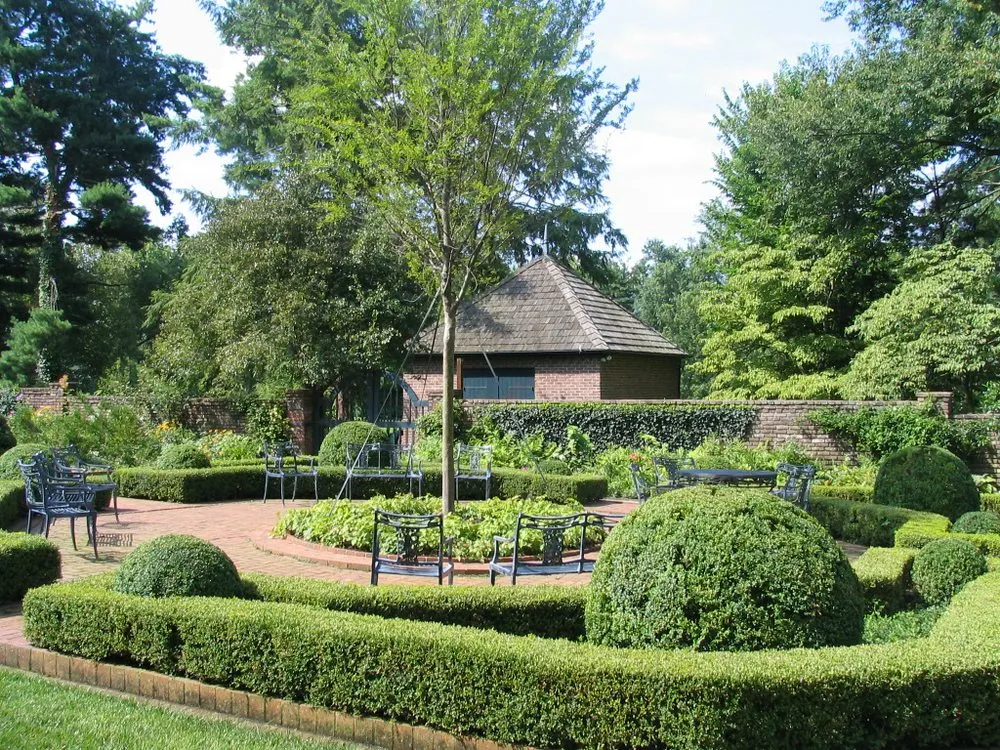 Local landscaping services in Lexington, KY - United Landscape