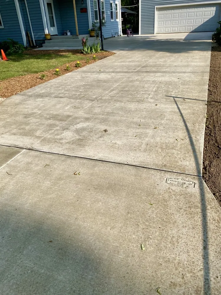 Top-rated lawn care service for beautiful yards in Belvidere, IL by Unitrim Cement & Landscaping