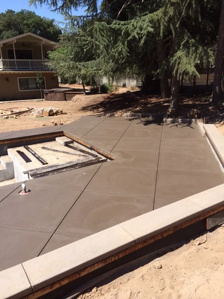 Professional lawn mowing service experts serving Napa, CA - Universal Construction of Ca