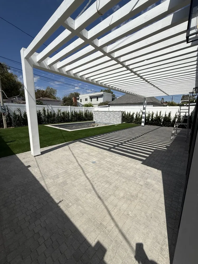 Expert lawn care service near you in Los Angeles, CA by Universal Dreamscape