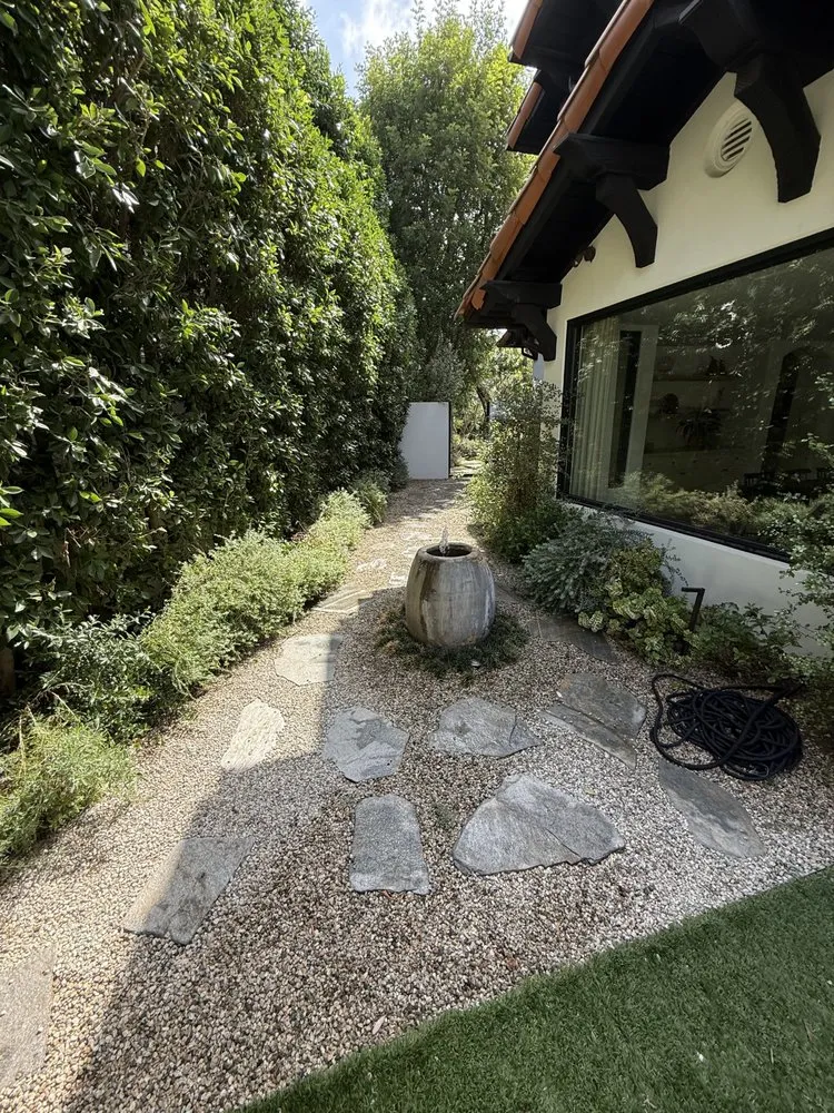 Local lawn care service experts serving Los Angeles, CA - Universal Dreamscape