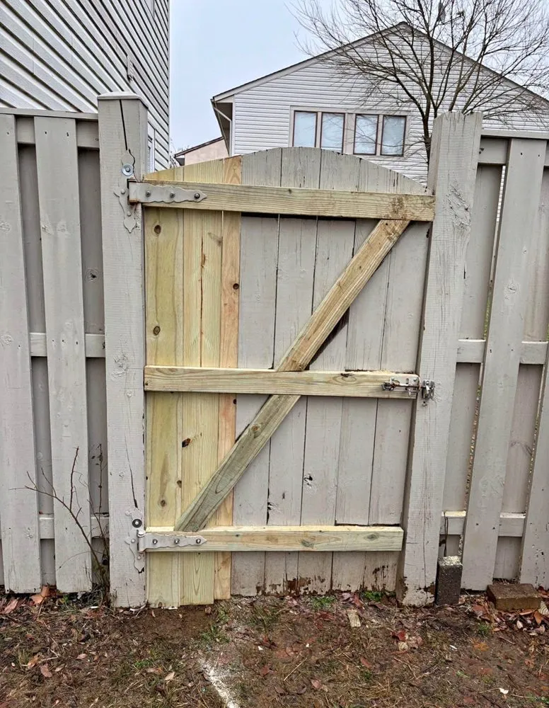 Professional lawn care service in Herndon, VA - Universal Fence