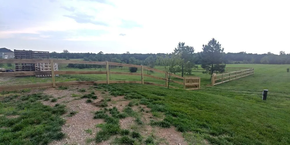 Top-rated yard cleanup service in Herndon, VA - Universal Fence