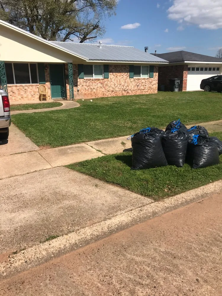 Expert garden landscaping experts serving Shreveport, LA - Universal Gardening And Lawn Maintenance