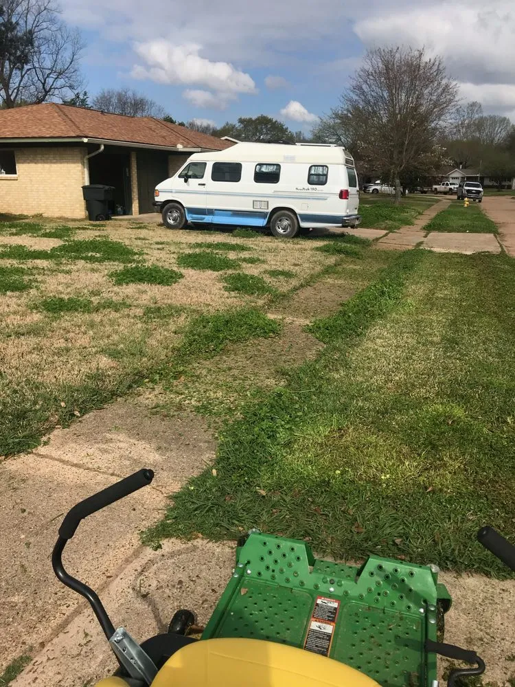 Trusted landscaping services experts serving Shreveport, LA - Universal Gardening And Lawn Maintenance