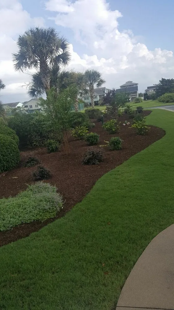 Custom lawn care service experts serving Supply, NC - Universal Green Garden