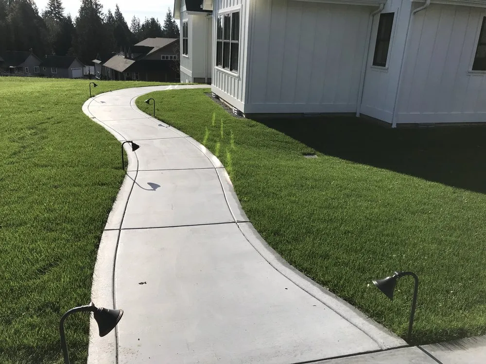 Affordable lawn care service near you in Tulalip, WA by Universal Landscape