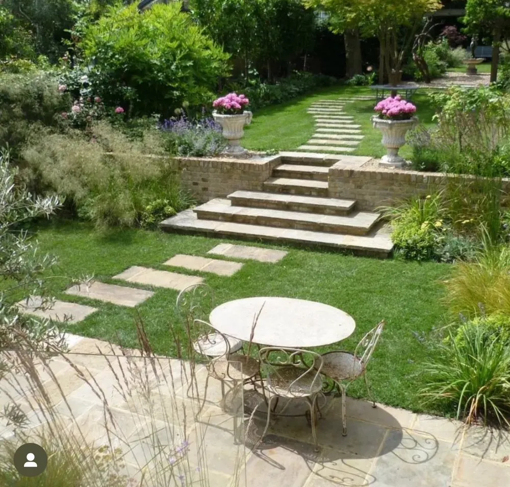 Professional yard maintenance for year-round maintenance in Los Angeles, CA by UNIVERSAL LANDSCAPING & TURF