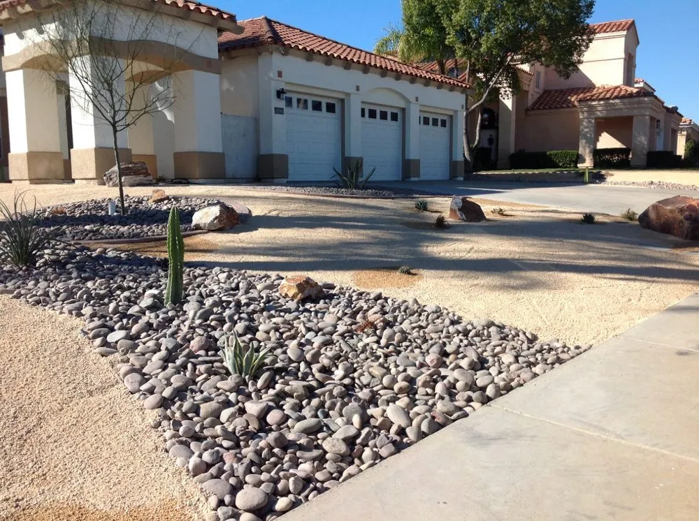 Reliable yard maintenance for year-round maintenance in Perris, CA by Universal Landscaping