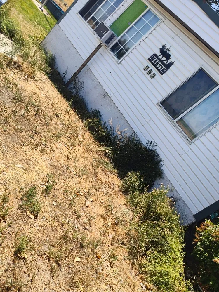 Affordable lawn mowing service experts serving Pocatello, ID - Universal Lawn Care