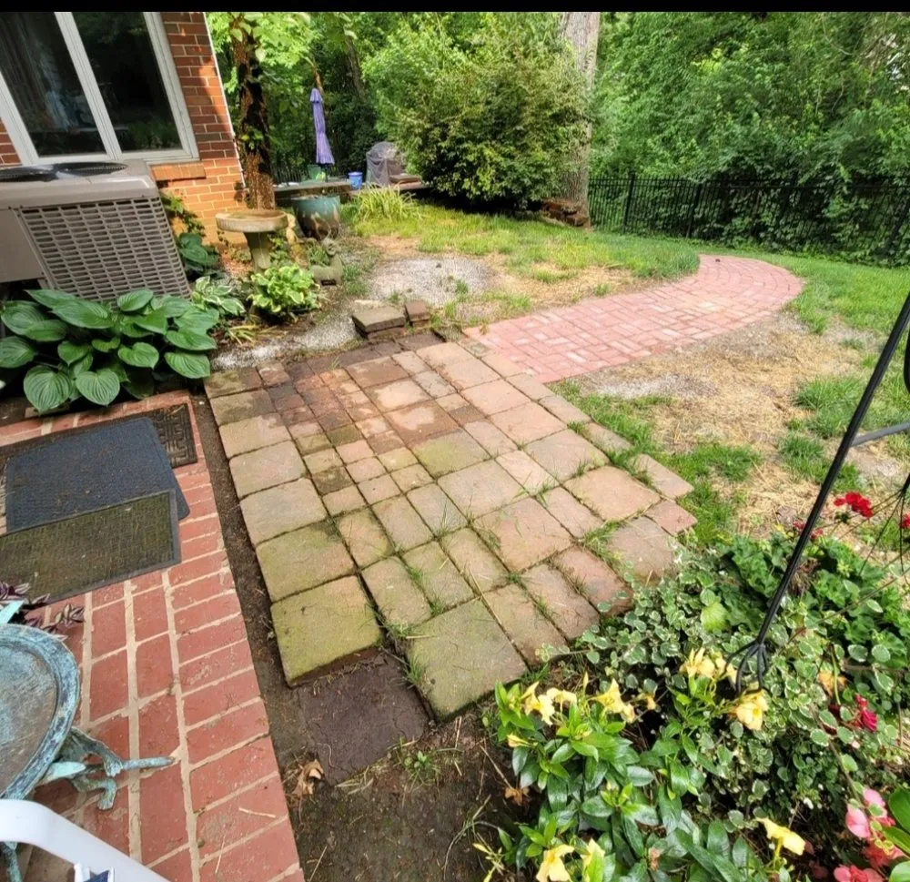 Custom lawn care service in Swansea, IL by Universal Lawns & Outdoors