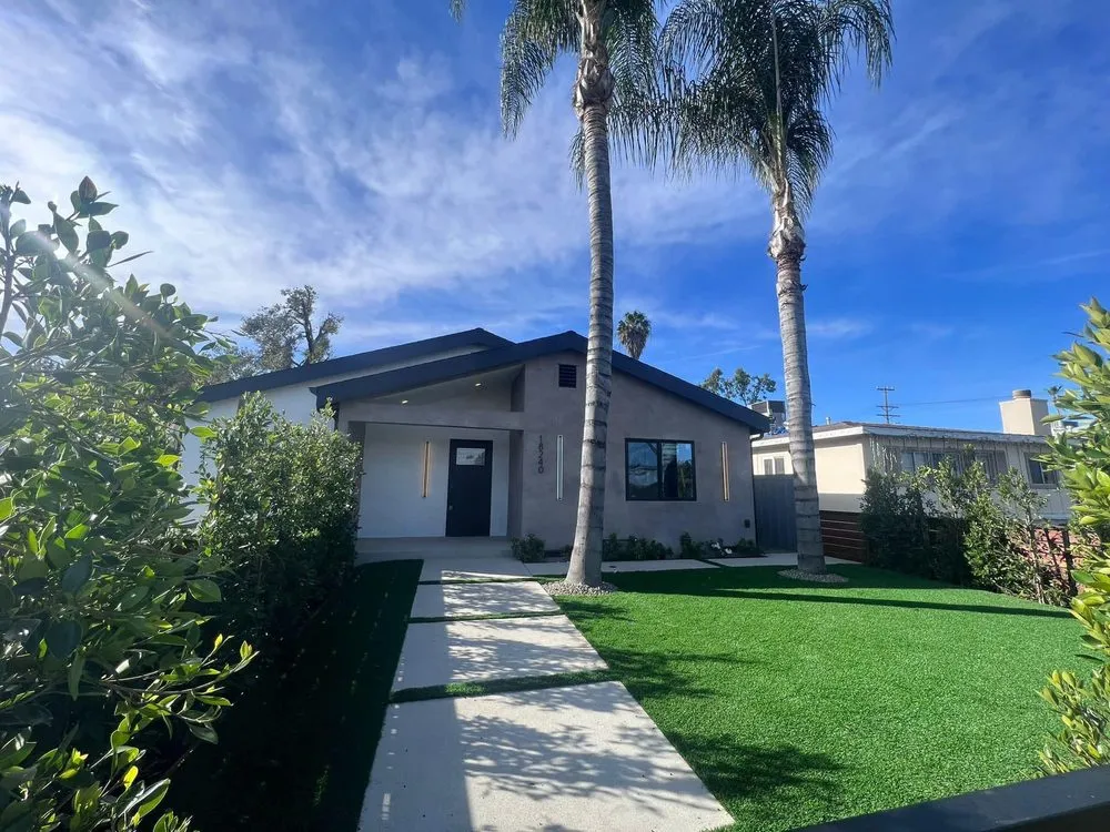 Trusted garden landscaping with custom design in Los Angeles, CA by Universal Pro Builders