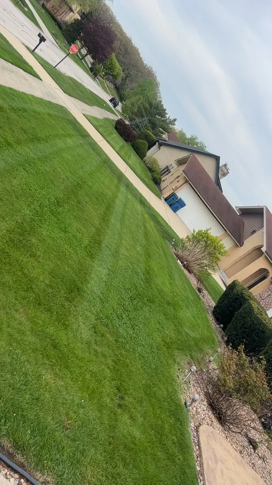 Expert lawn mowing service experts serving Robbins, IL - Unlimited Landscape