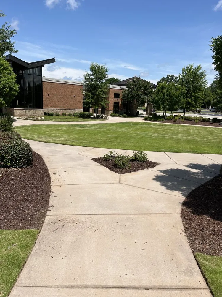 Expert yard maintenance in Greenville, SC by Unlimited Lawn Care