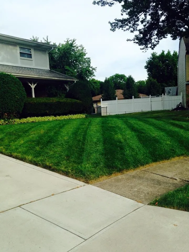 Custom lawn mowing service in Columbus, OH - Unlimited Moving and Landscaping of Ohio
