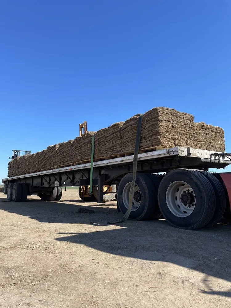 Custom garden landscaping in Honey Grove, TX by Unruh Turf Farm