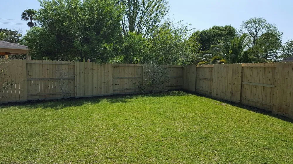Affordable yard maintenance in Pearland, TX by UPLIFT Outdoor