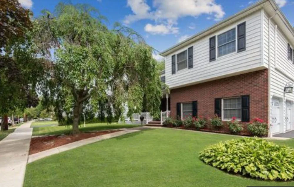 Top-rated yard maintenance for homes in Vine Grove, KY by UpperCuts Lawn Care