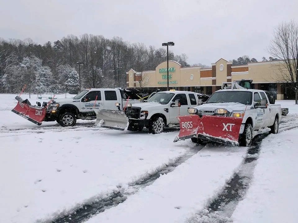 Professional lawn care service experts serving Cincinnati, OH - Upscale Lawncare and Property Maintenance