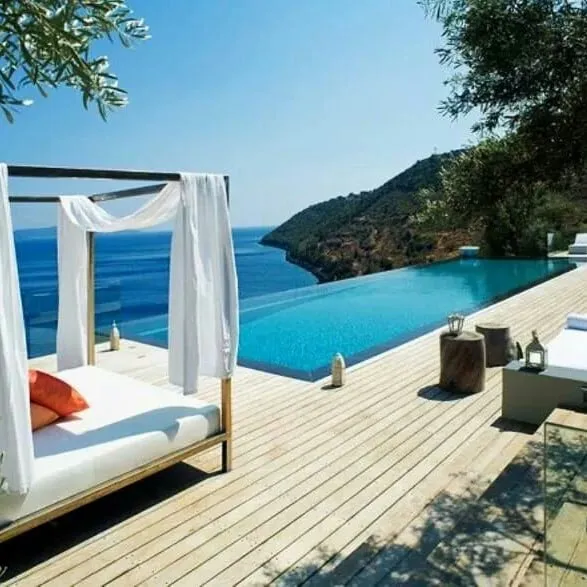 Affordable outdoor landscaping in Midland, TX by Upscale Patio Cleaning Services