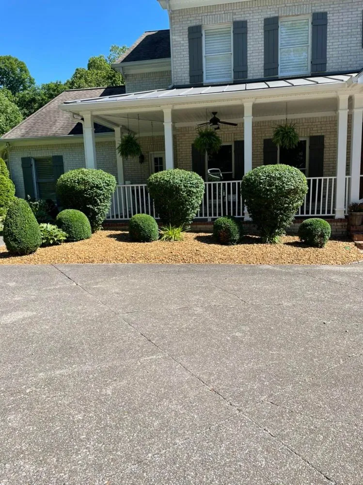 Top-rated lawn care service experts serving Bon Aqua, TN - UPscape