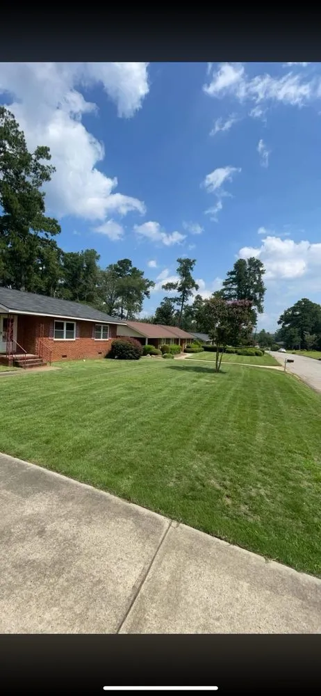 Professional yard maintenance in Augusta, GA - Uptown Enterprise