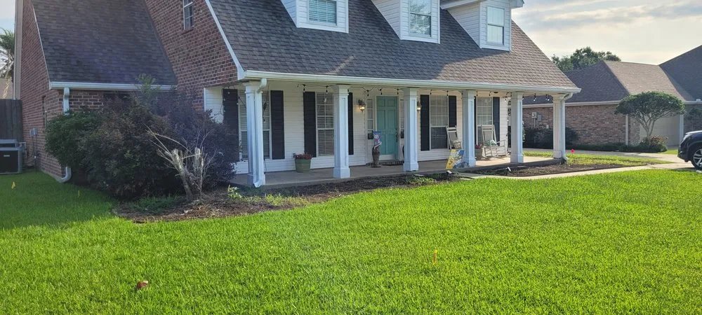 Custom lawn mowing service in Lake Charles, LA by Urban Designs Landscaping