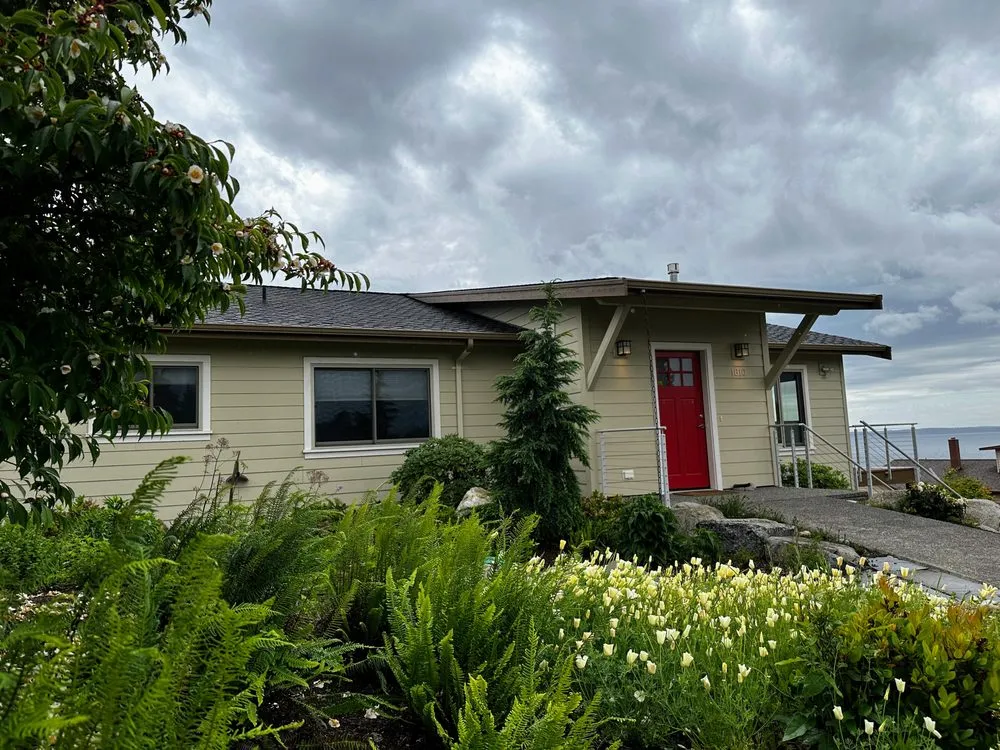 Custom outdoor landscaping in Bellingham, WA - Urban Ecology