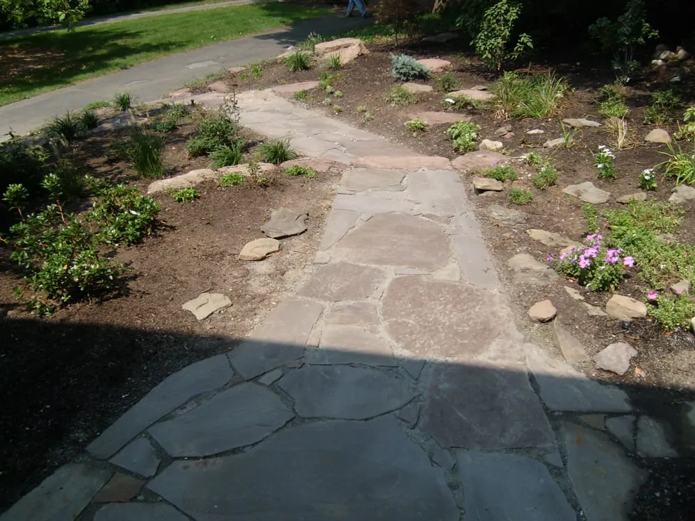 Local yard maintenance for residential properties across Englewood, NJ - Urban Green Landscaping Corp