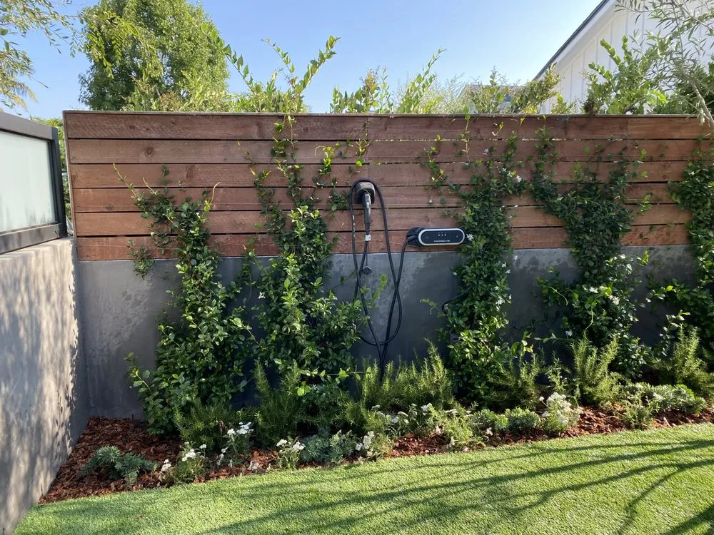 Affordable landscaping services experts serving Los Angeles, CA - Urban Green Services