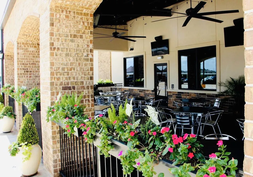 Professional garden landscaping in Katy, TX by Urban Oasis Landscape